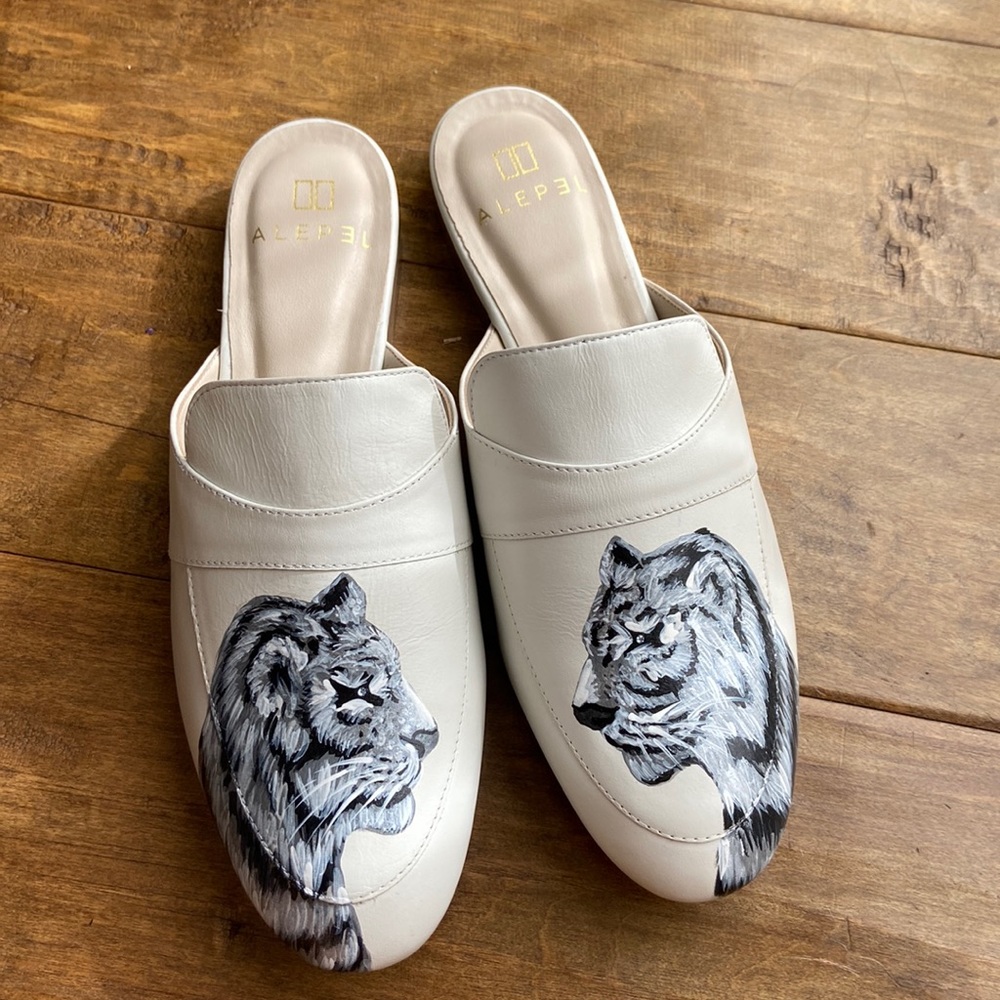 Alepel Cream Leather Lion-Embroidered Mules